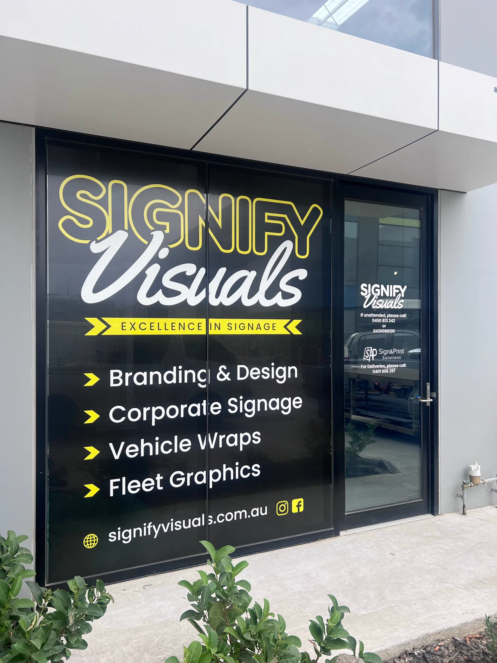 Signify Visuals storefront branding